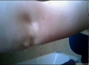 Скрытая камера в ванной у подруги